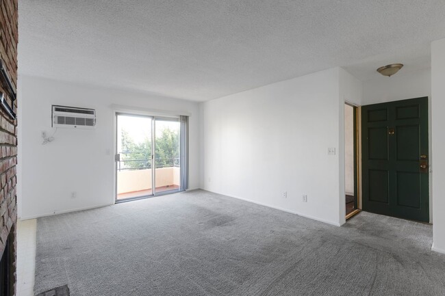 Foto del edificio - Cozy 2-Bedroom, 2-Bathroom in Los Angeles