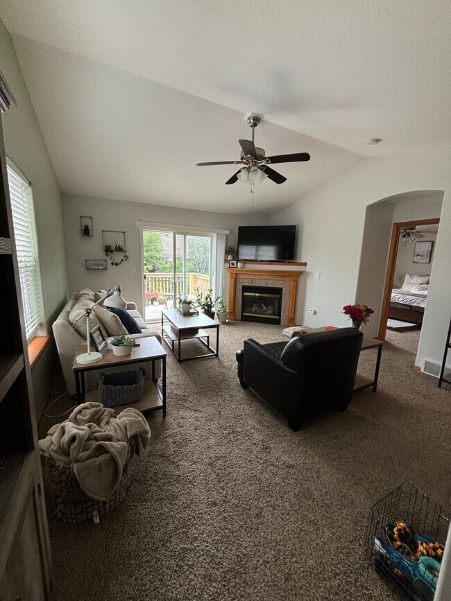 Foto del edificio - 1552 Deerfield Dr