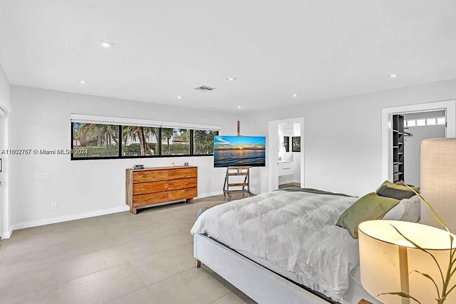 Building Photo - 536 Hibiscus Dr