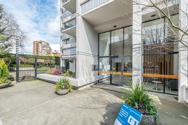 Building Photo - Sierra Estate