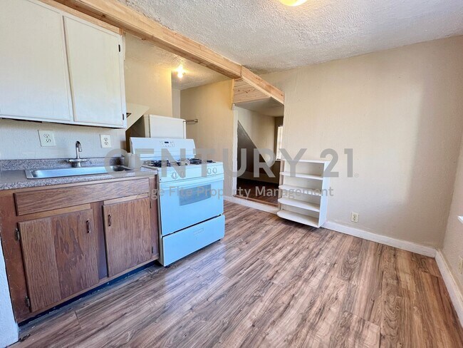 Foto del edificio - Great 1/1 Efficiency Apartment Within Walk...