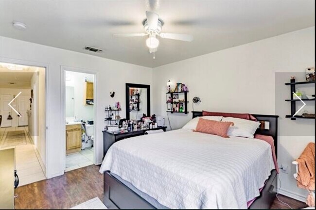 Foto del edificio - 6746 Trail Lake Dr