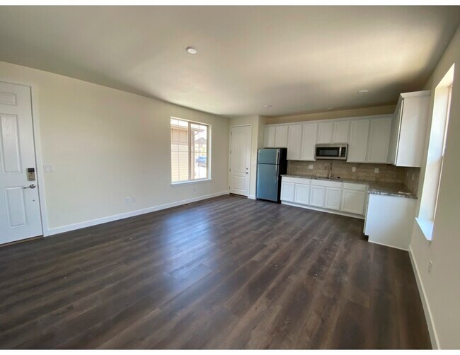 Kitchenette - 8340 Estes Park Ave