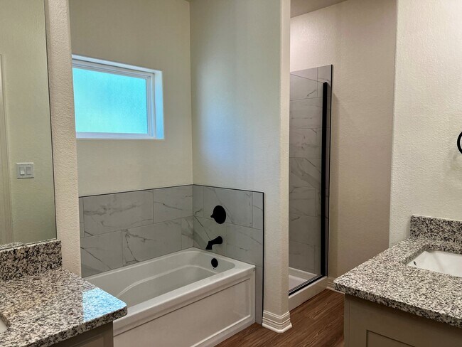 Master Bath - 406 S Central St