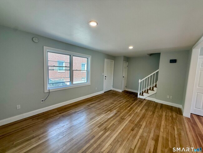 Building Photo - 10 Elmwood St