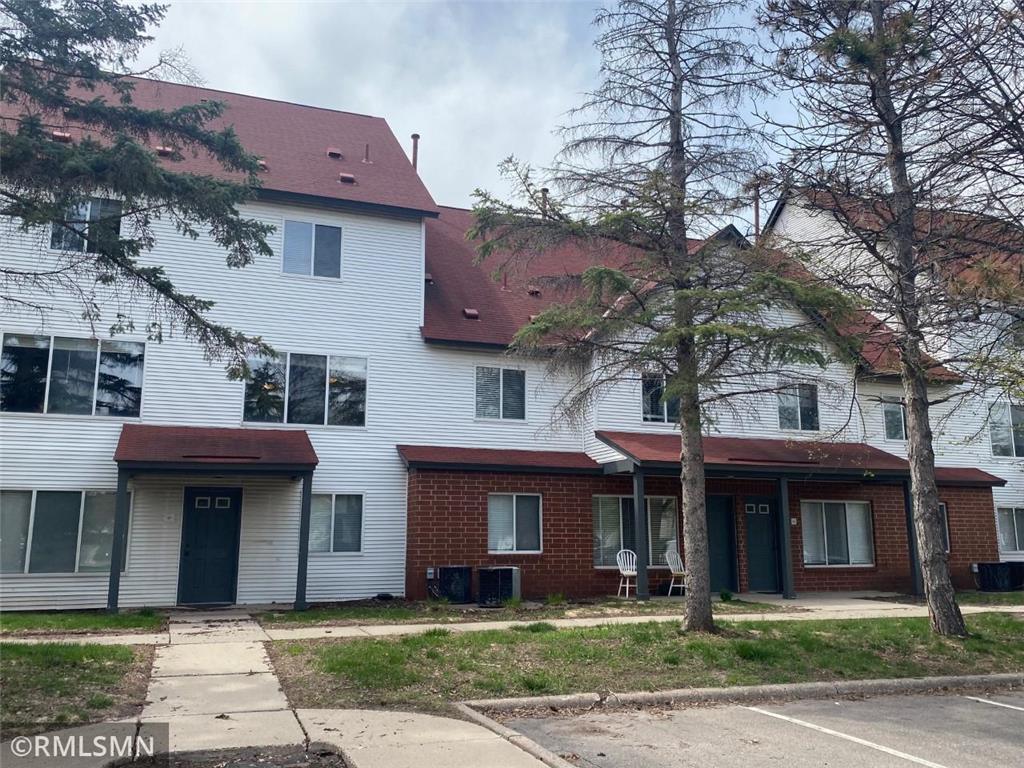 Foto principal - 15300 Greenhaven Ln