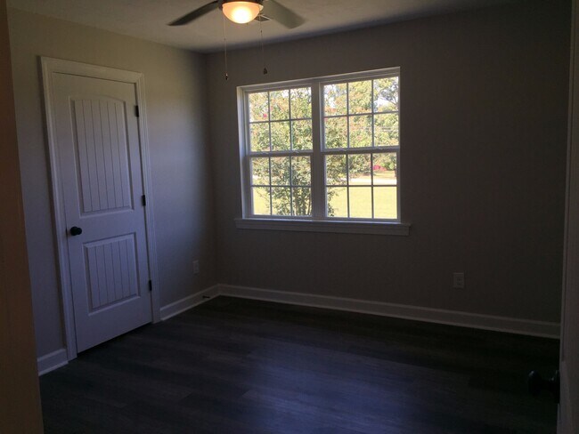 Building Photo - 1359 Newmantown Rd