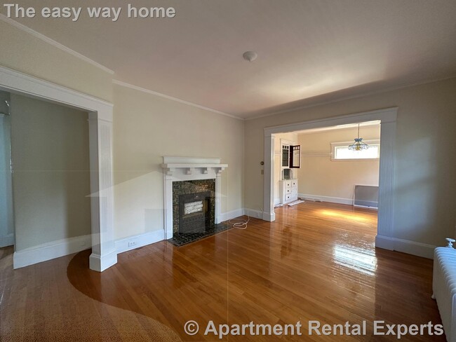 Building Photo - West Medford 2 bedroom - 5 Rooms - Laundry...