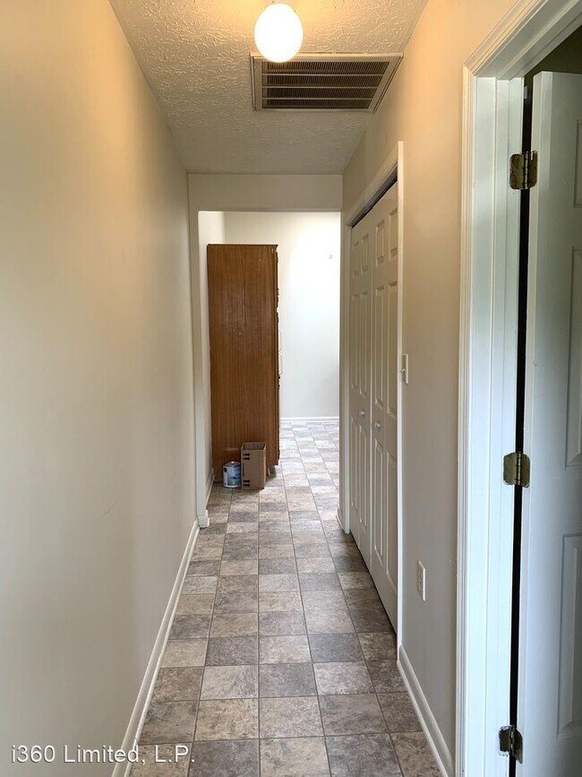 Building Photo - 2 br, 1 bath House - 12 Beacon Ct