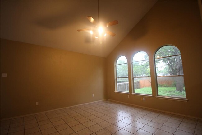 Building Photo - 9244 Vigen Cir