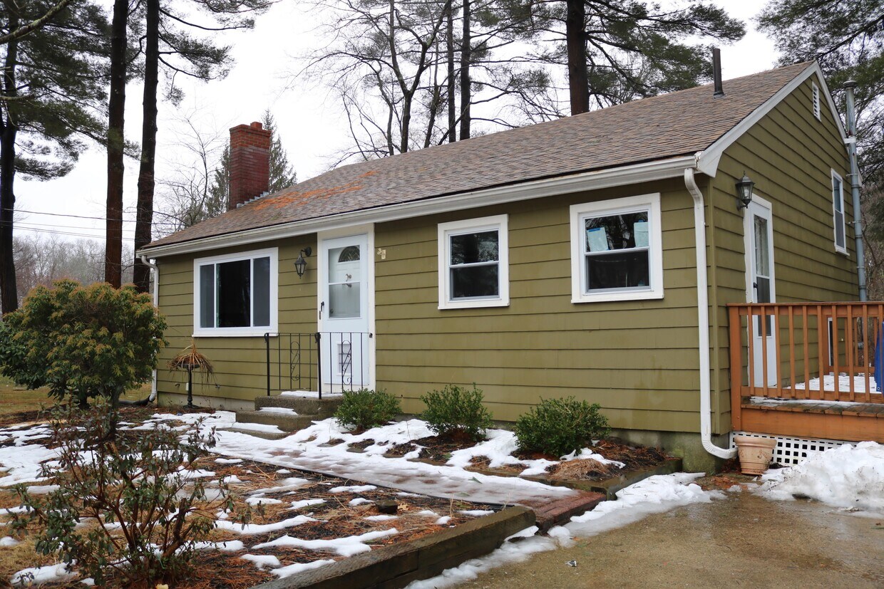 Primary Photo - 136 Conlyn Ave