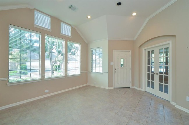 Building Photo - 242 Whispering Ridge Terrace