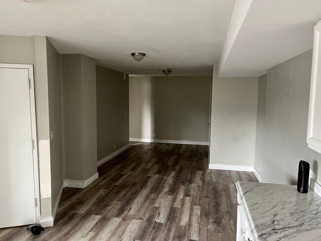 Building Photo - 3255 Cresson St