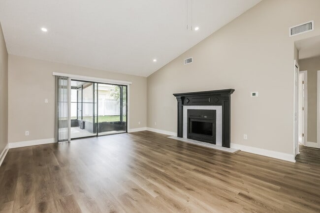 Building Photo - 3938 King Dr