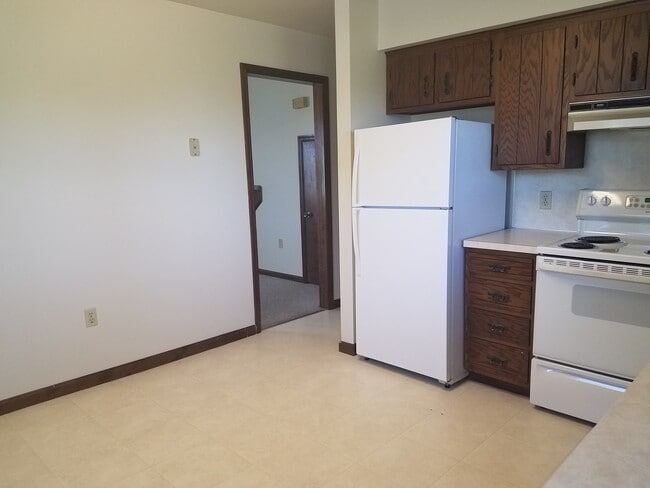 Building Photo - 3015 W Newport Rd