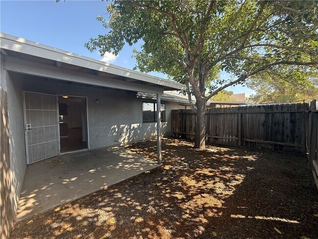 Foto del edificio - 3551 N Verdugo Rd