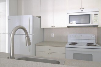 Building Photo - 1225 NE 124th St