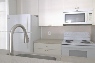 Building Photo - 1225 NE 124th St