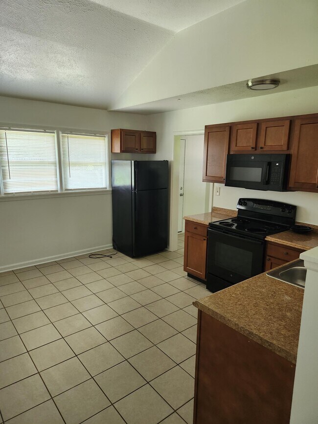 Building Photo - 7104 Dunkirk Ln