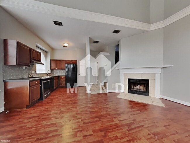 Building Photo - 2 br, 1.5 bath Townhome - 8888 Benning Dr ...