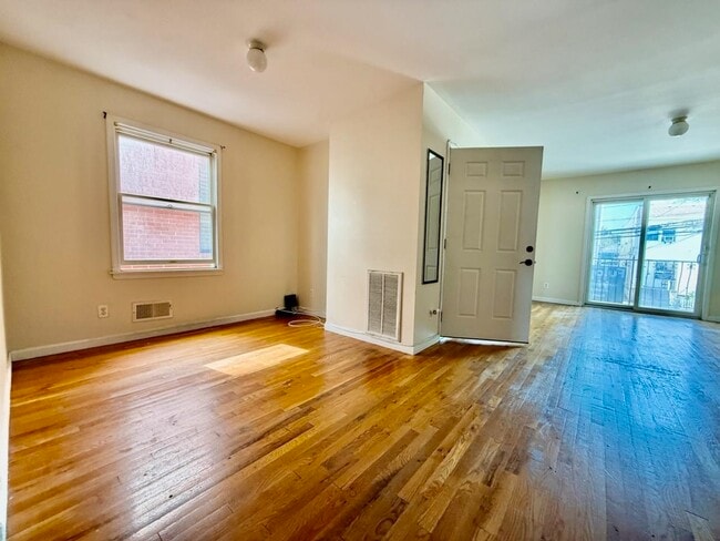 Building Photo - 371 Danforth Ave