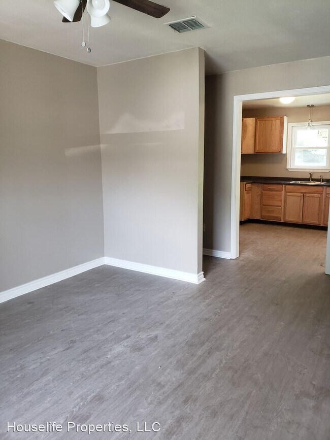 Building Photo - 3 br, 1 bath House - 1609 Oakdale Circle