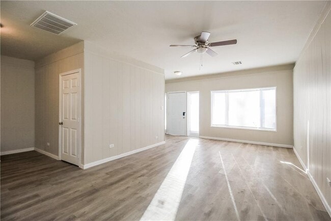 Building Photo - 1813 Ronald St