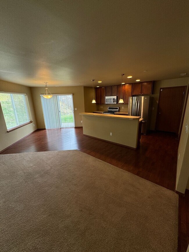 Building Photo - 1190 Swan Loop