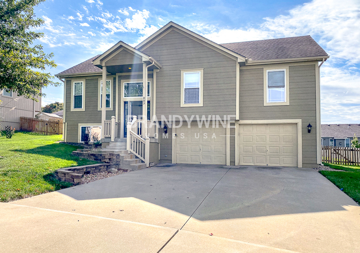 Primary Photo - Unlock Your New Year Home! 4BED 3BATH – Ap...