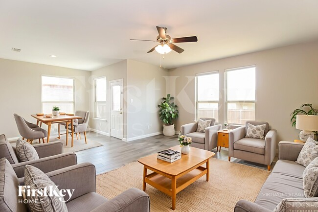 Foto del edificio - 401 Goldfinch Rd