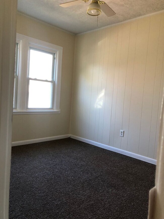 Foto del edificio - 2 bed Home for Rent with bonus room ....drive by and take a look