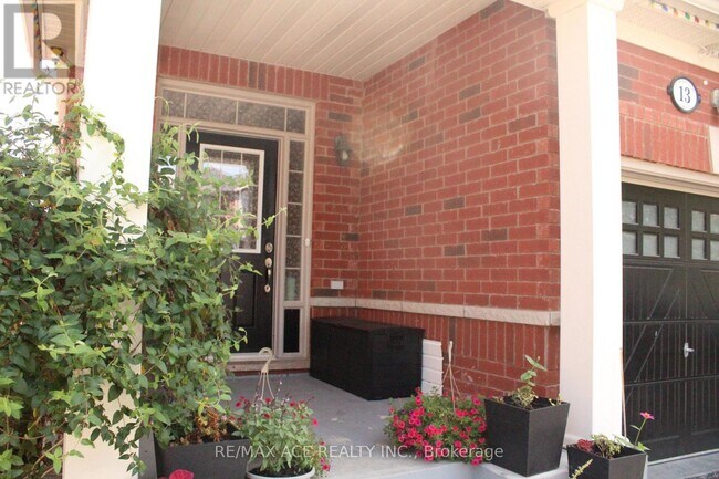 Building Photo - 13 Powlesland St