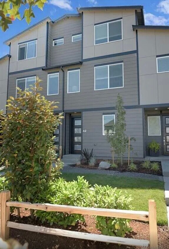 Primary Photo - 3230 148th St SW