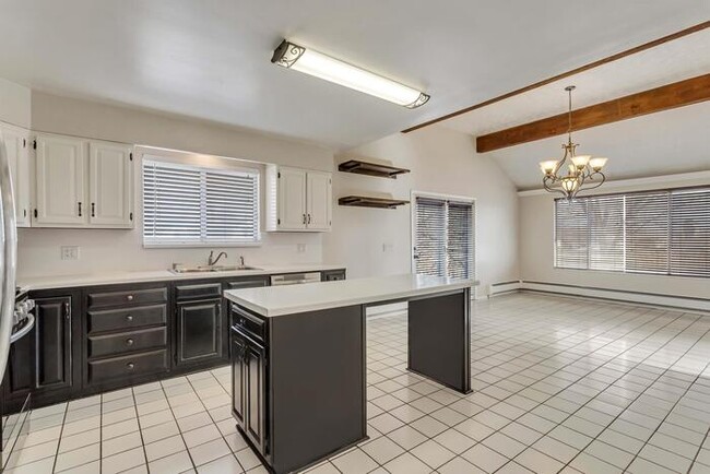 Building Photo - 1222 W Shields Ln