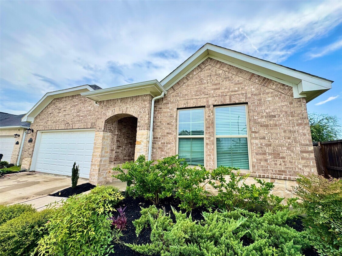 Foto principal - 31331 Whitfield Ct