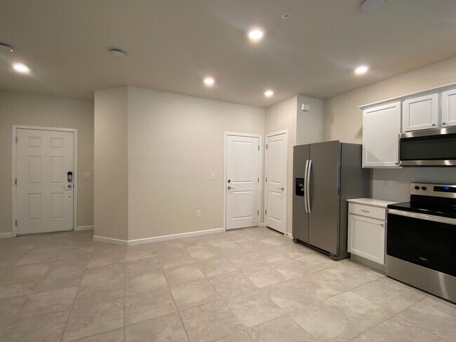 Building Photo - Price Reduced! 3 Bedroom, 2.5 Bath Town Ho...