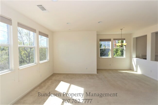 Building Photo - 18 Rowe Ranch Dr