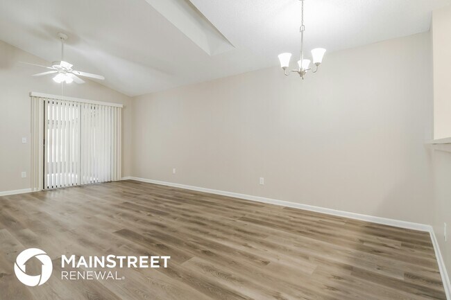 Building Photo - 8761 Pinevalley Ln
