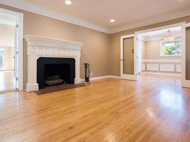 Living room with custom FP - 11592 Kling St