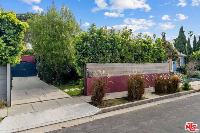 Building Photo - 622 Woodlawn Ave