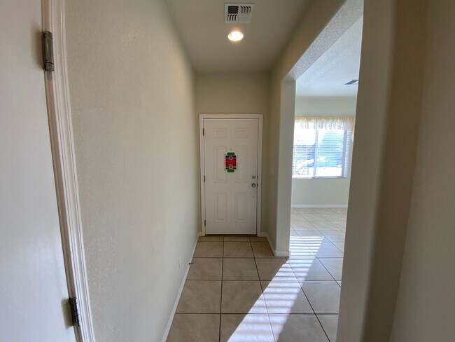 Foto del edificio - Beautiful 3 Bedroom Single Story Home Available Near Northern Blvd NW & Rainbow Blvd NE!