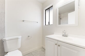 Building Photo - 200 Bel Port Dr