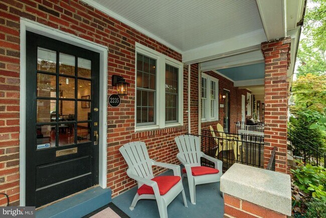 Foto del edificio - 2235 39th Pl NW