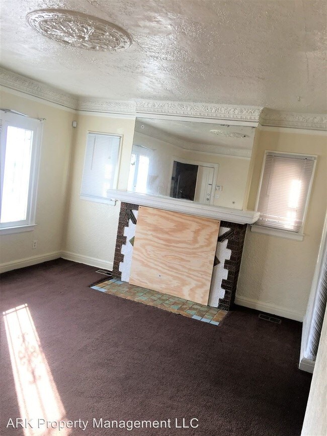 Building Photo - 17551 Santa Rosa Dr