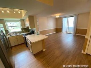 Foto del edificio - 8400 W Sample Rd