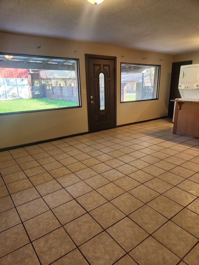 Building Photo - 920 W Cape Rock Dr