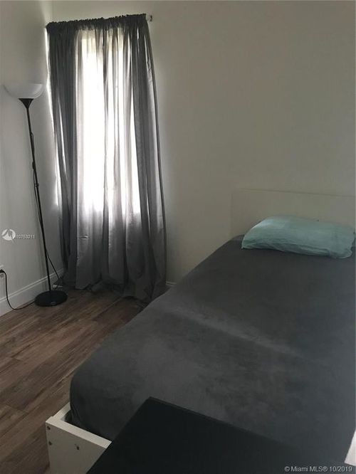 Foto del edificio - 645 83rd St