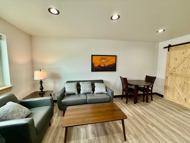 Foto del edificio - 46860 Isaak Rd