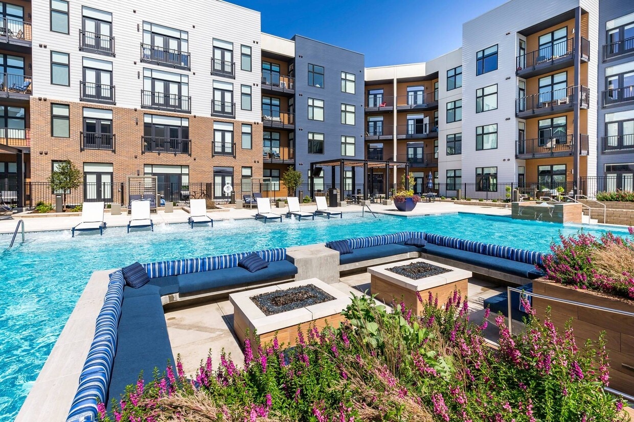 225 Sycamore Apartments in Wichita, KS