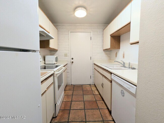 Building Photo - 1655 N Palo Verde Blvd